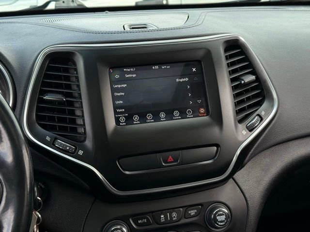 Used 2020 Jeep Cherokee Latitude w/ Cold Weather Group AWD/4WD image 18