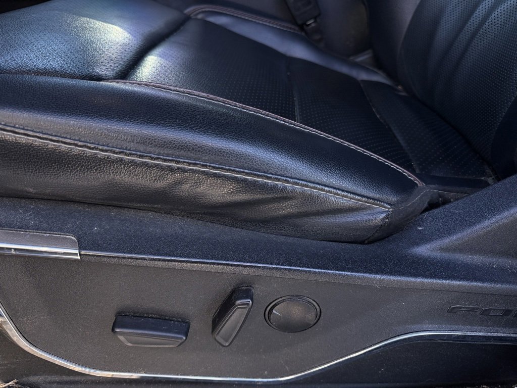 Certified 2023 Ford F250 Lariat w/ Black Appearance Package image 11