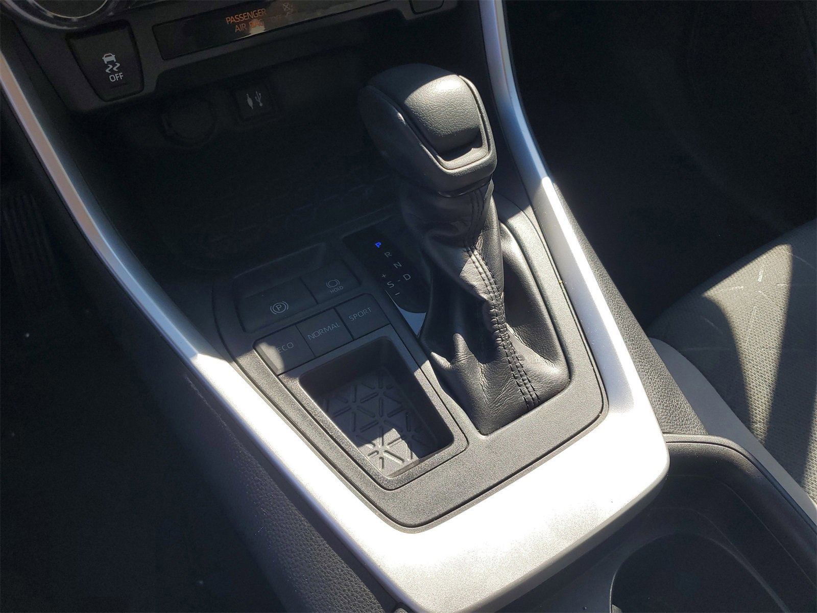 Used 2019 Toyota RAV4 XLE image 25