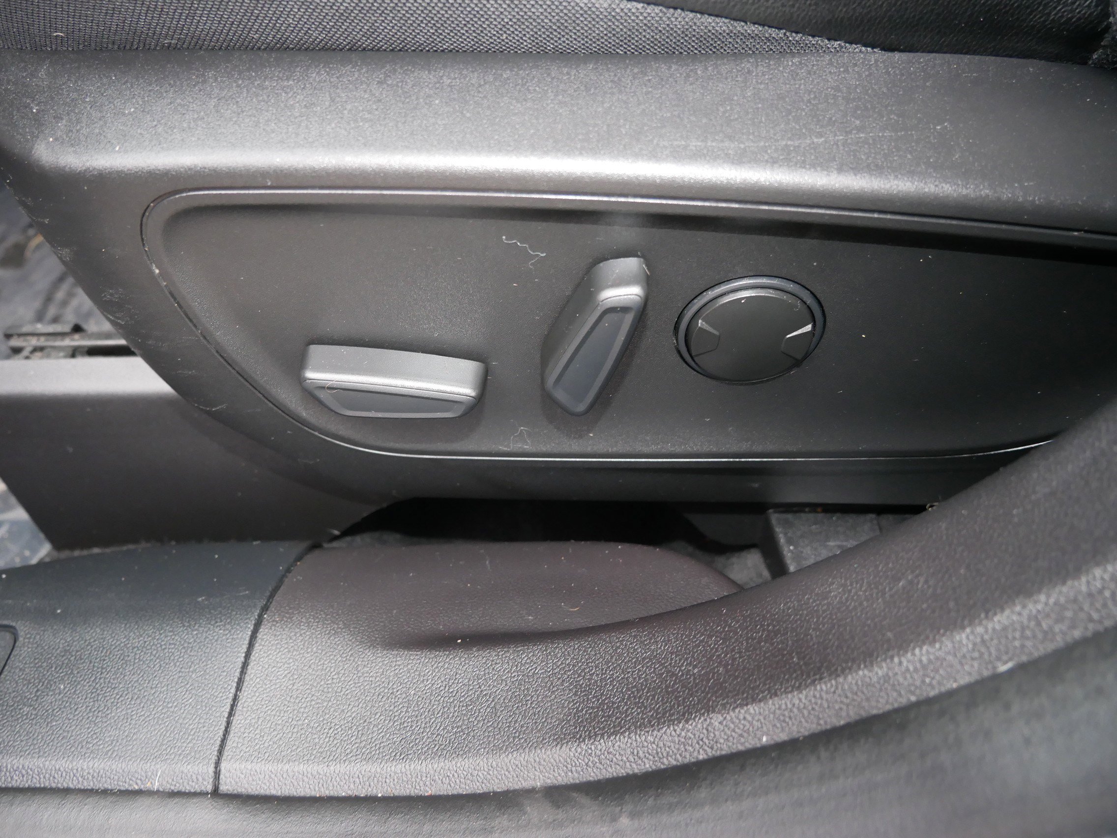 Certified 2023 Ford Escape Platinum w/ Premium Technology Package AWD/4WD image 19