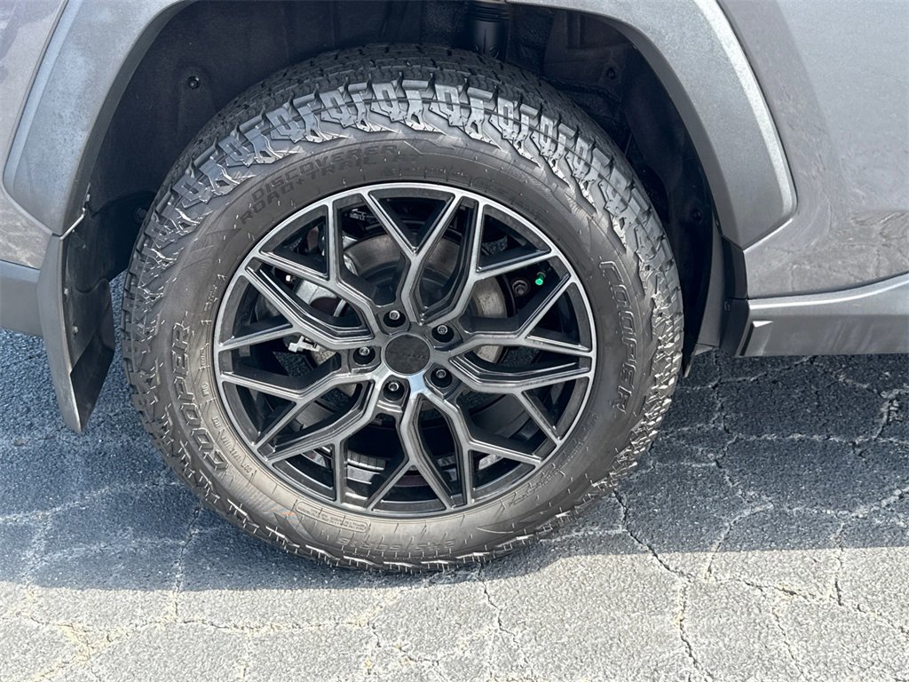 Used 2024 Toyota RAV4 XLE image 17