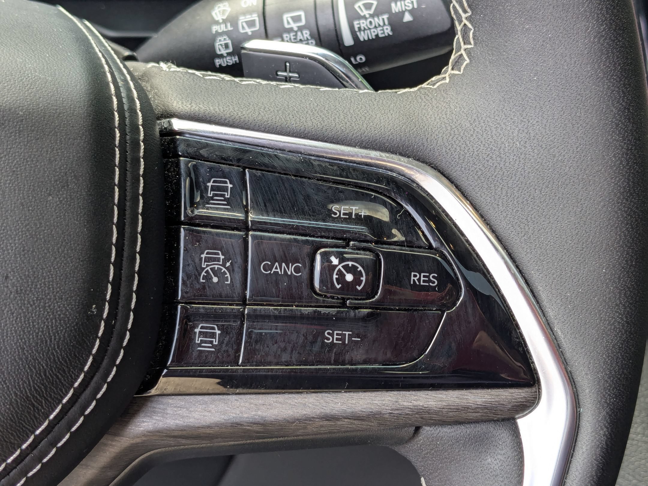 Used 2023 Jeep Grand Cherokee L Overland AWD/4WD image 19