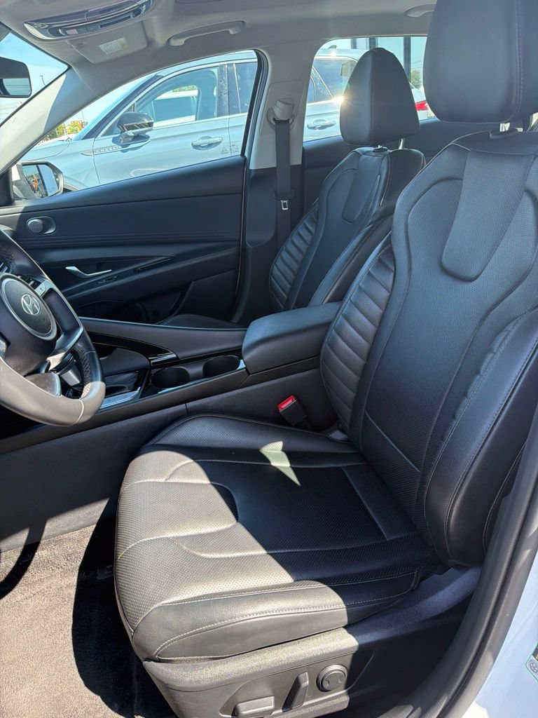 Used 2025 Hyundai Elantra Limited FWD image 6