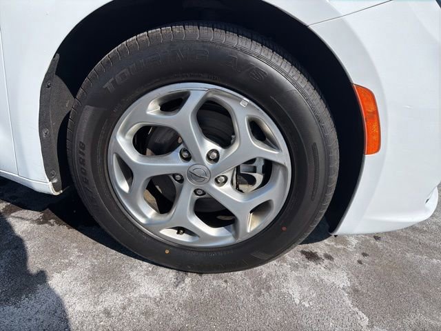 Used 2023 Chrysler Pacifica Limited image 7