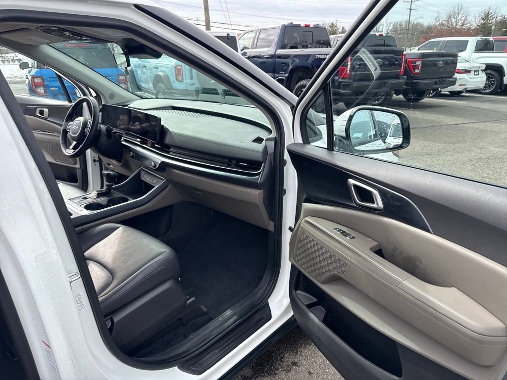 Used 2025 Kia Carnival LXS image 35