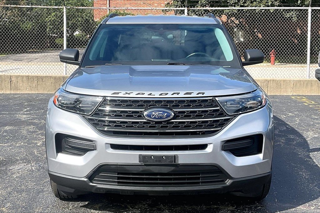 Certified 2023 Ford Explorer XLT w/ Class IV Trailer Tow Package AWD/4WD image 2