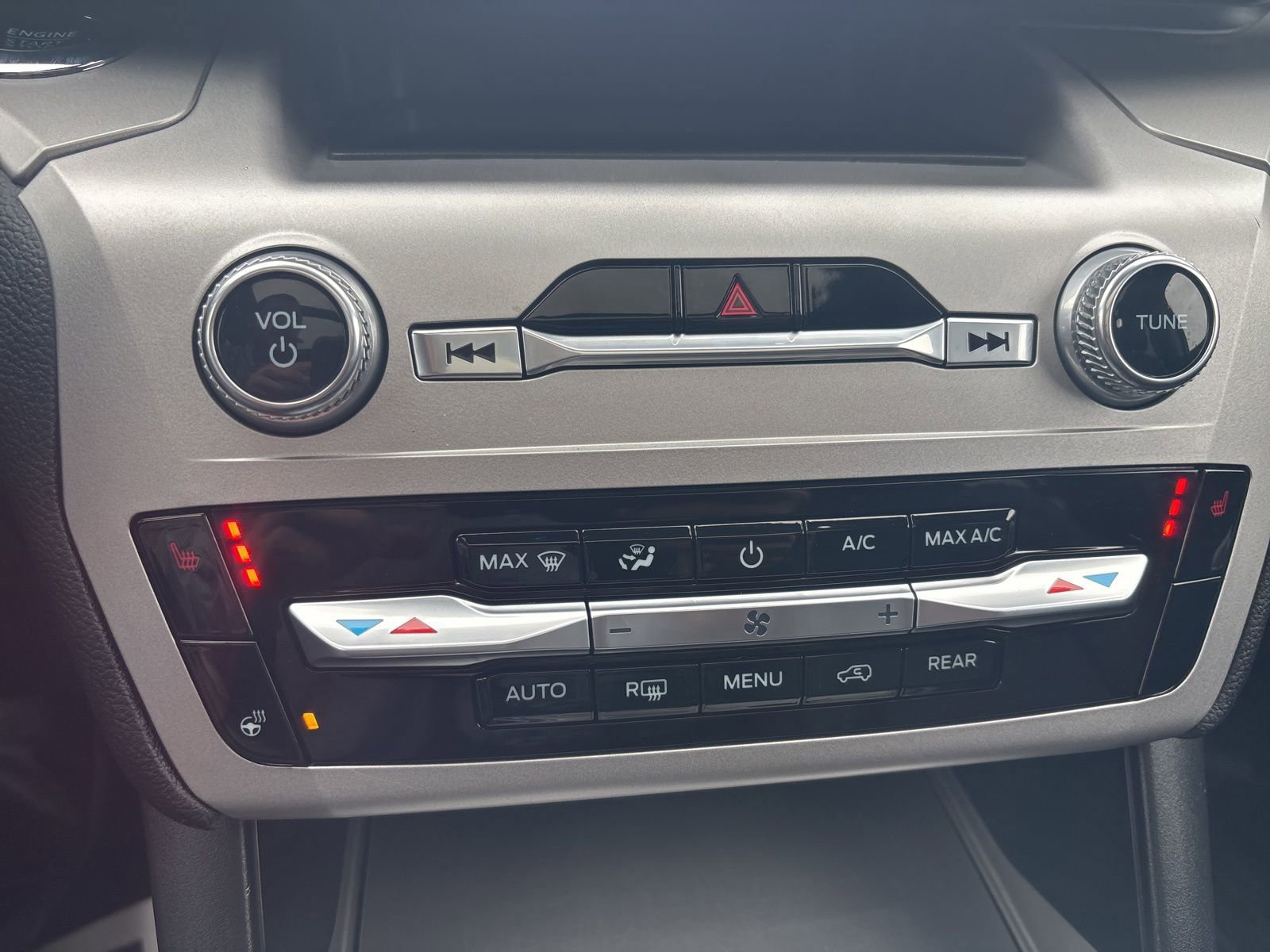 Certified 2022 Ford Explorer XLT w/ Equipment Group 202A image 22