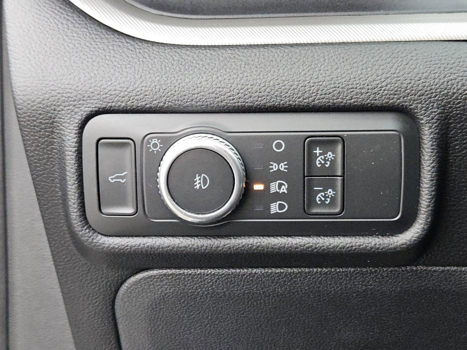 Certified 2022 Ford Explorer XLT w/ Equipment Group 202A image 24