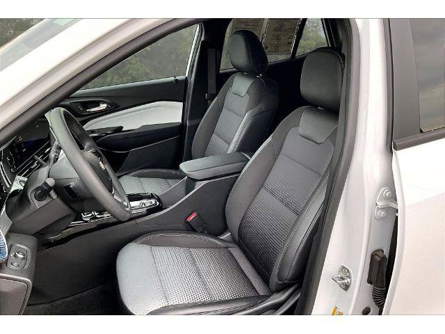 Used 2025 Chevrolet Trax LT image 17