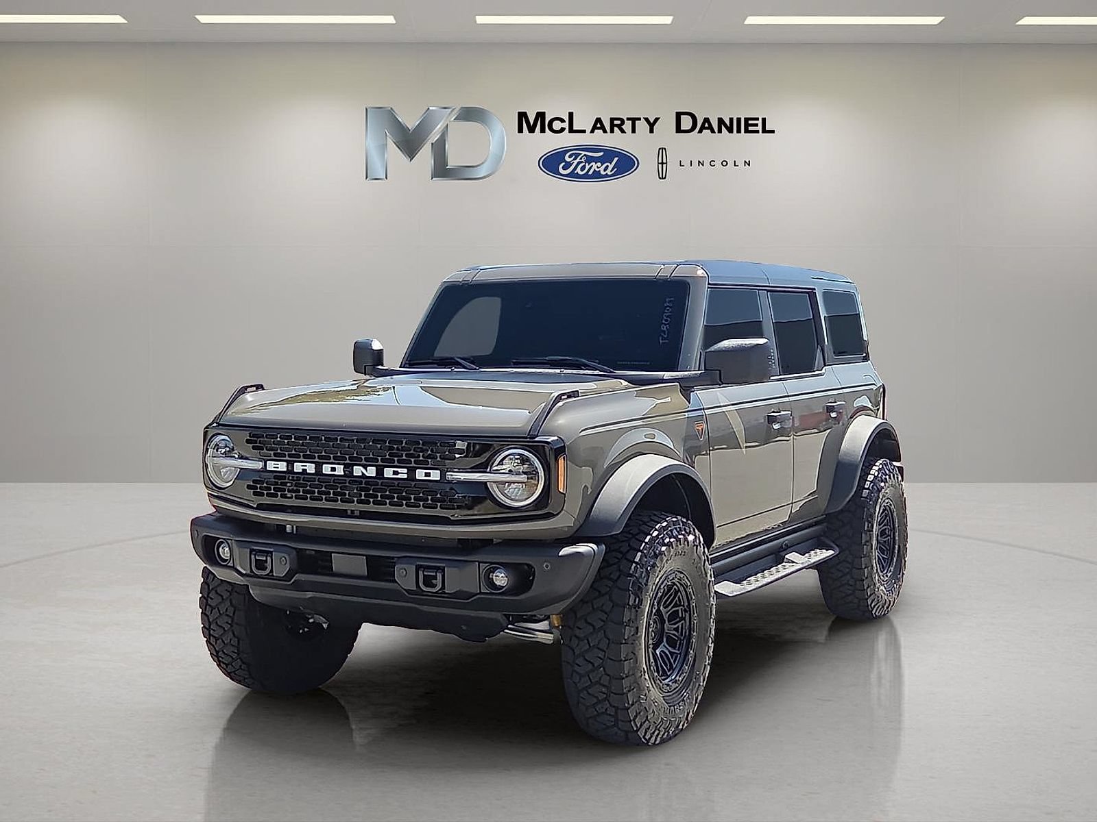 Certified 2026 Ford Bronco Badlands AWD/4WD image 2