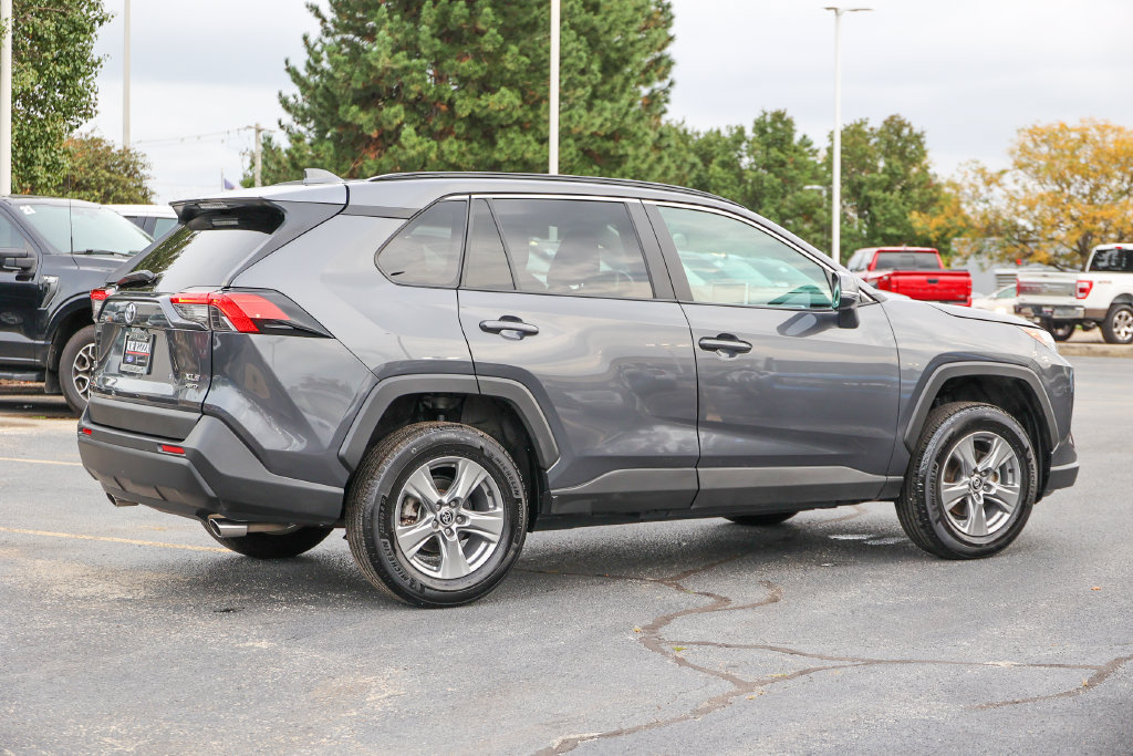 Used 2025 Toyota RAV4 XLE AWD/4WD image 21