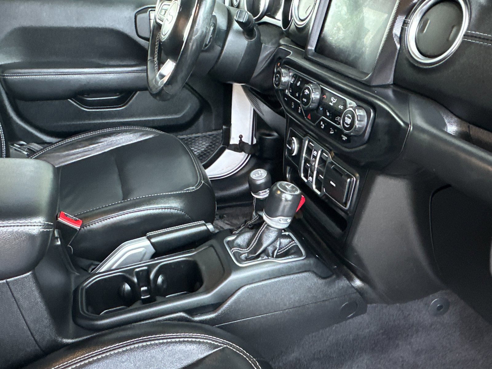 Used 2020 Jeep Wrangler Unlimited Sahara image 16