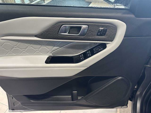 Certified 2025 Ford Explorer Platinum w/ LUX Leather Package AWD/4WD image 22