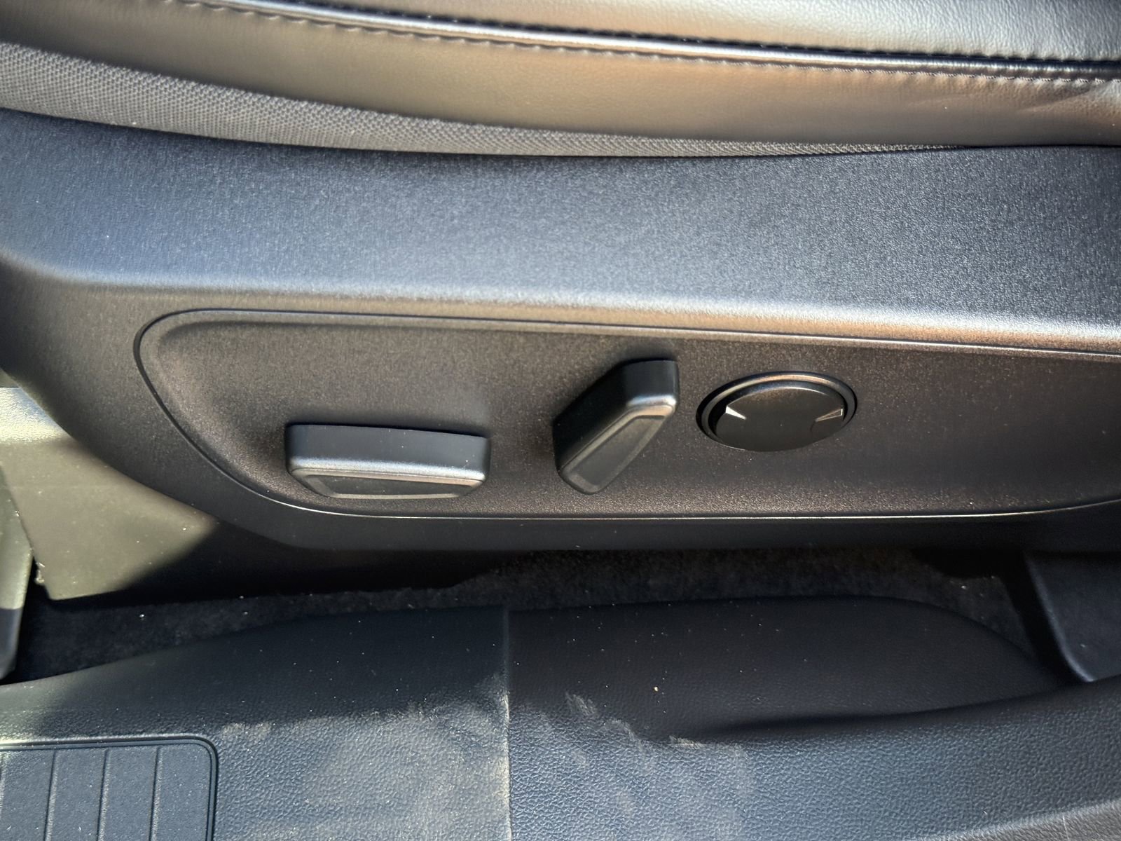 Certified 2025 Ford Escape ST-Line Select AWD/4WD image 19