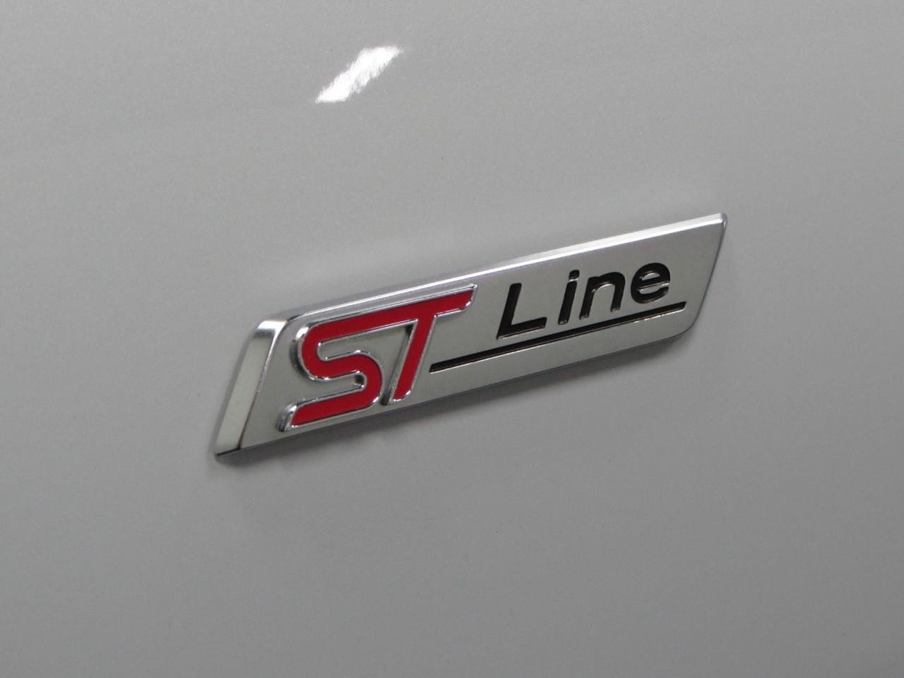 Certified 2025 Ford Escape ST-Line Select AWD/4WD image 33