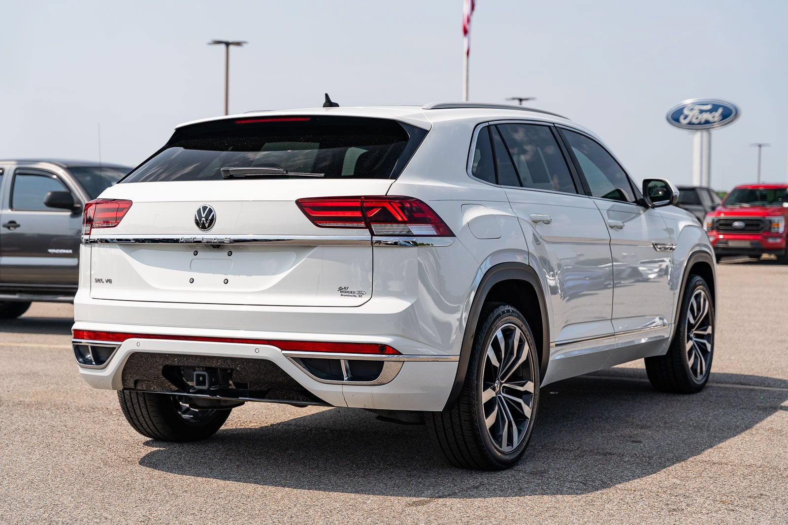 Used 2021 Volkswagen Atlas Cross Sport SEL R-Line FWD image 7
