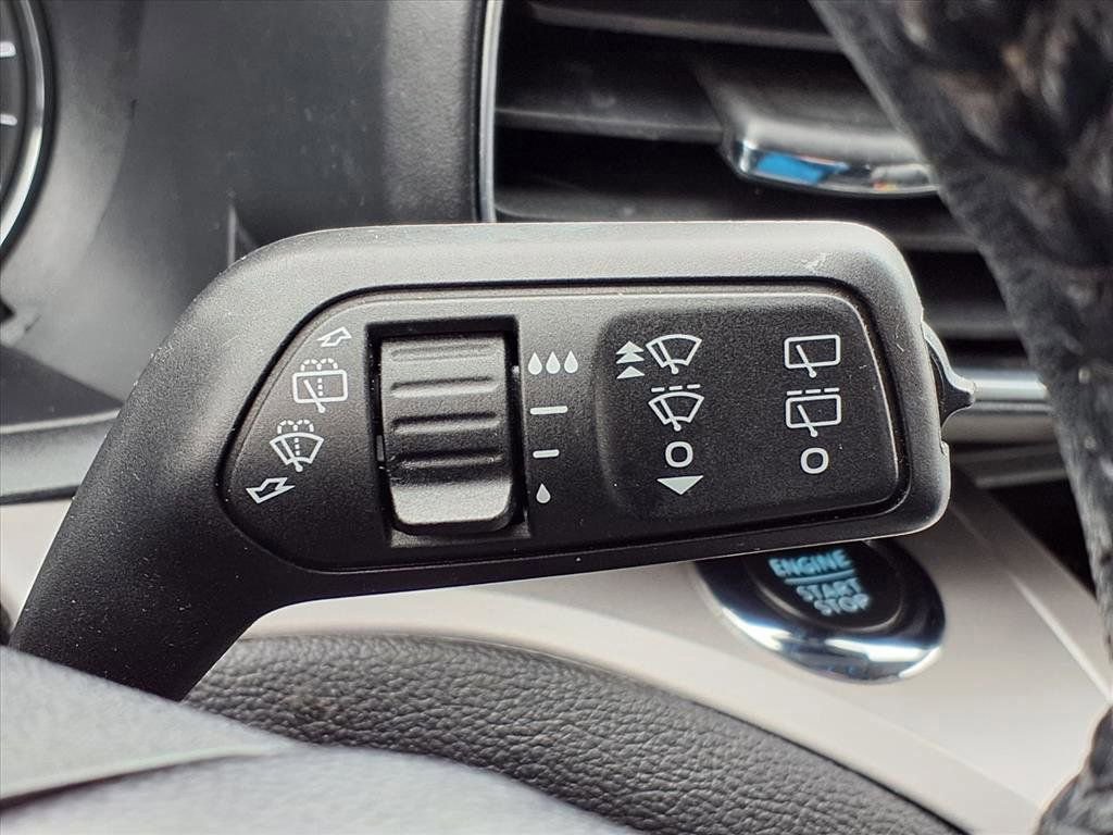 Certified 2022 Ford Explorer XLT w/ Equipment Group 202A image 25