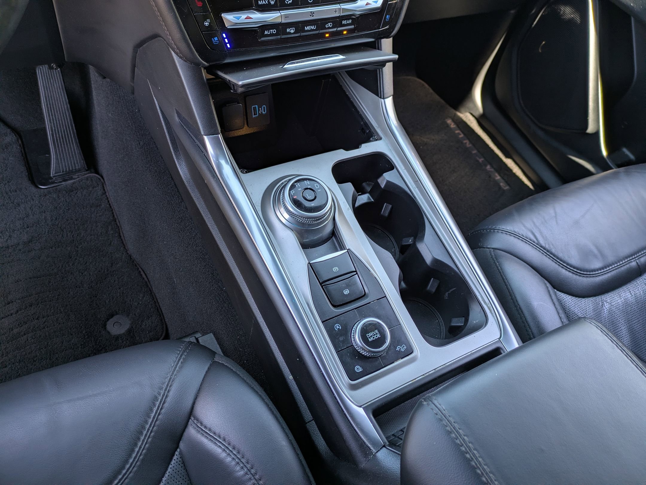 Certified 2023 Ford Explorer Platinum w/ Technology Package AWD/4WD image 13