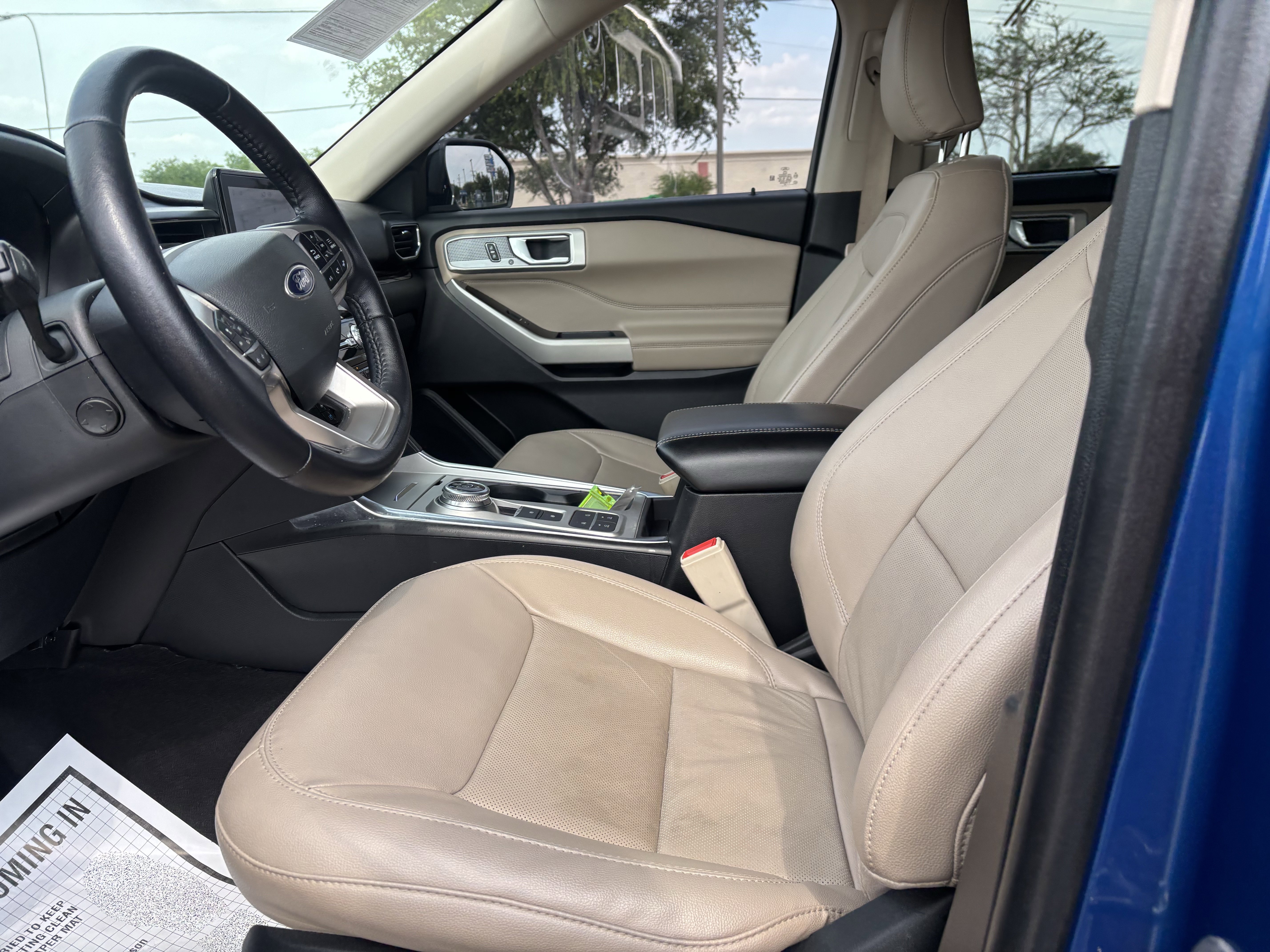Certified 2022 Ford Explorer Limited w/ Equipment Group 301A RWD image 3