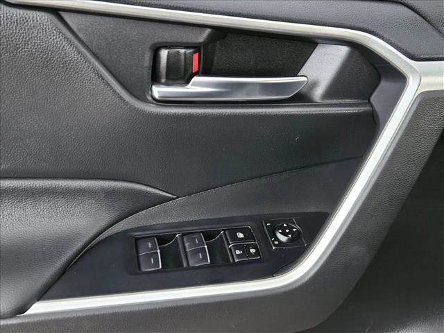 Used 2022 Toyota RAV4 SE image 10
