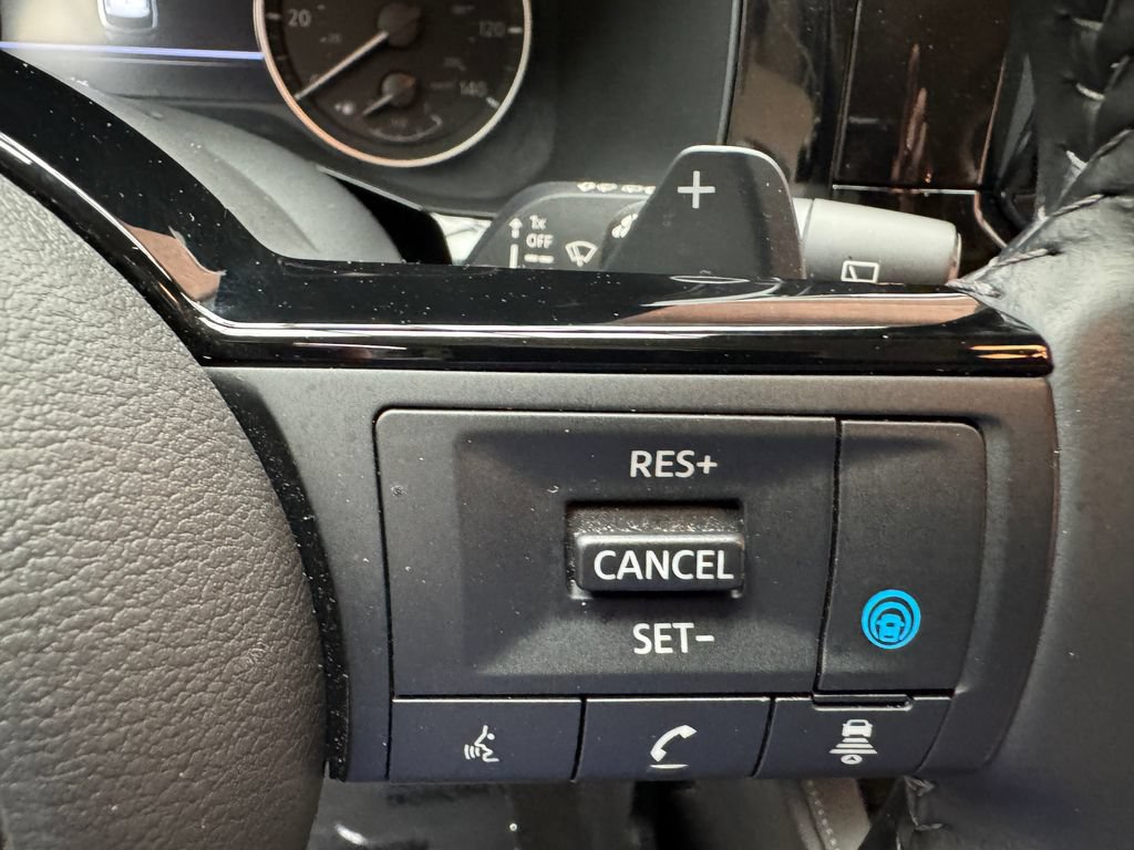 Used 2025 Nissan Pathfinder SL AWD/4WD image 15
