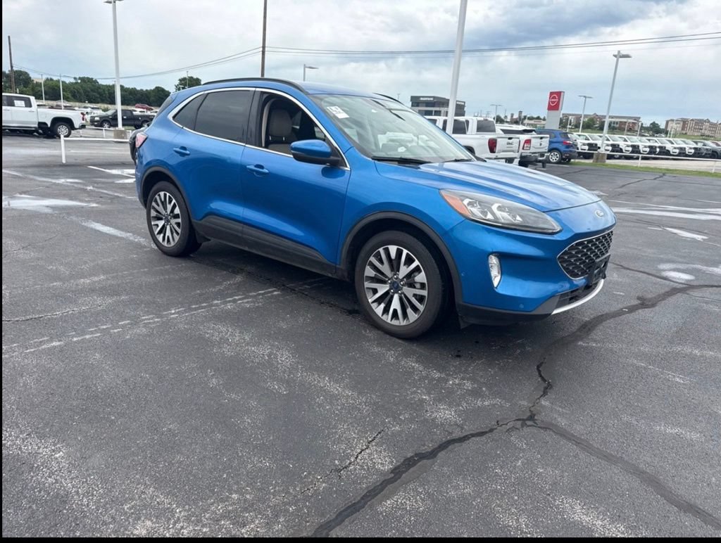 Certified 2020 Ford Escape Titanium AWD/4WD image 3