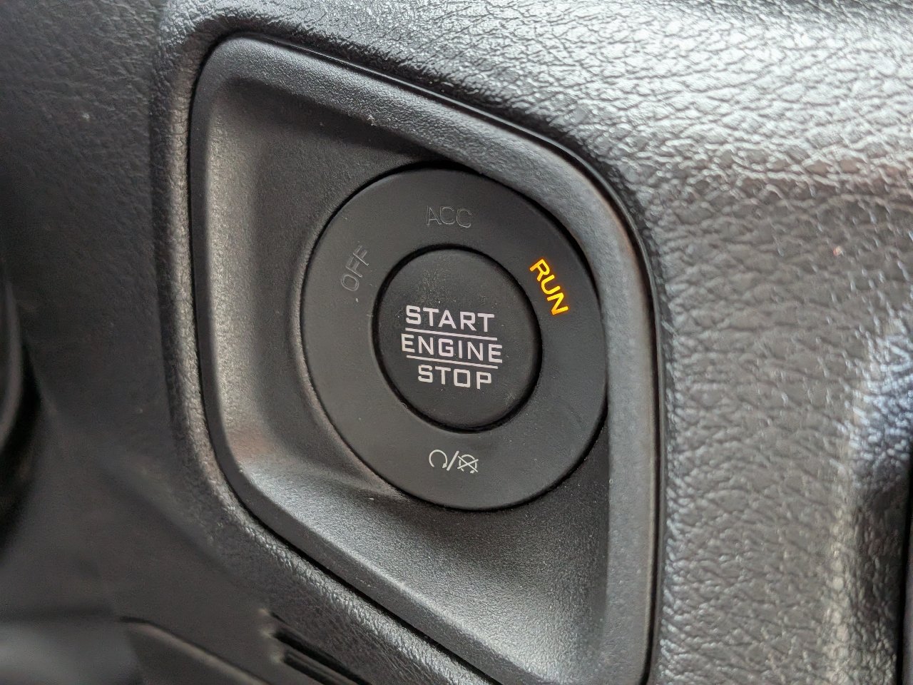 Used 2024 Jeep Gladiator Sport AWD/4WD image 26