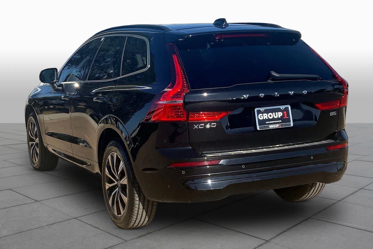 Used 2023 Volvo XC60 B5 Core w/ Climate Package FWD image 12