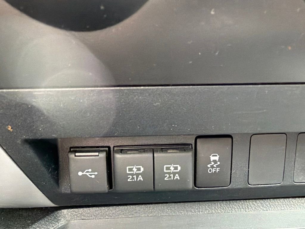 Used 2020 Toyota Tundra SR5 w/ SR5 Upgrade Package AWD/4WD image 25