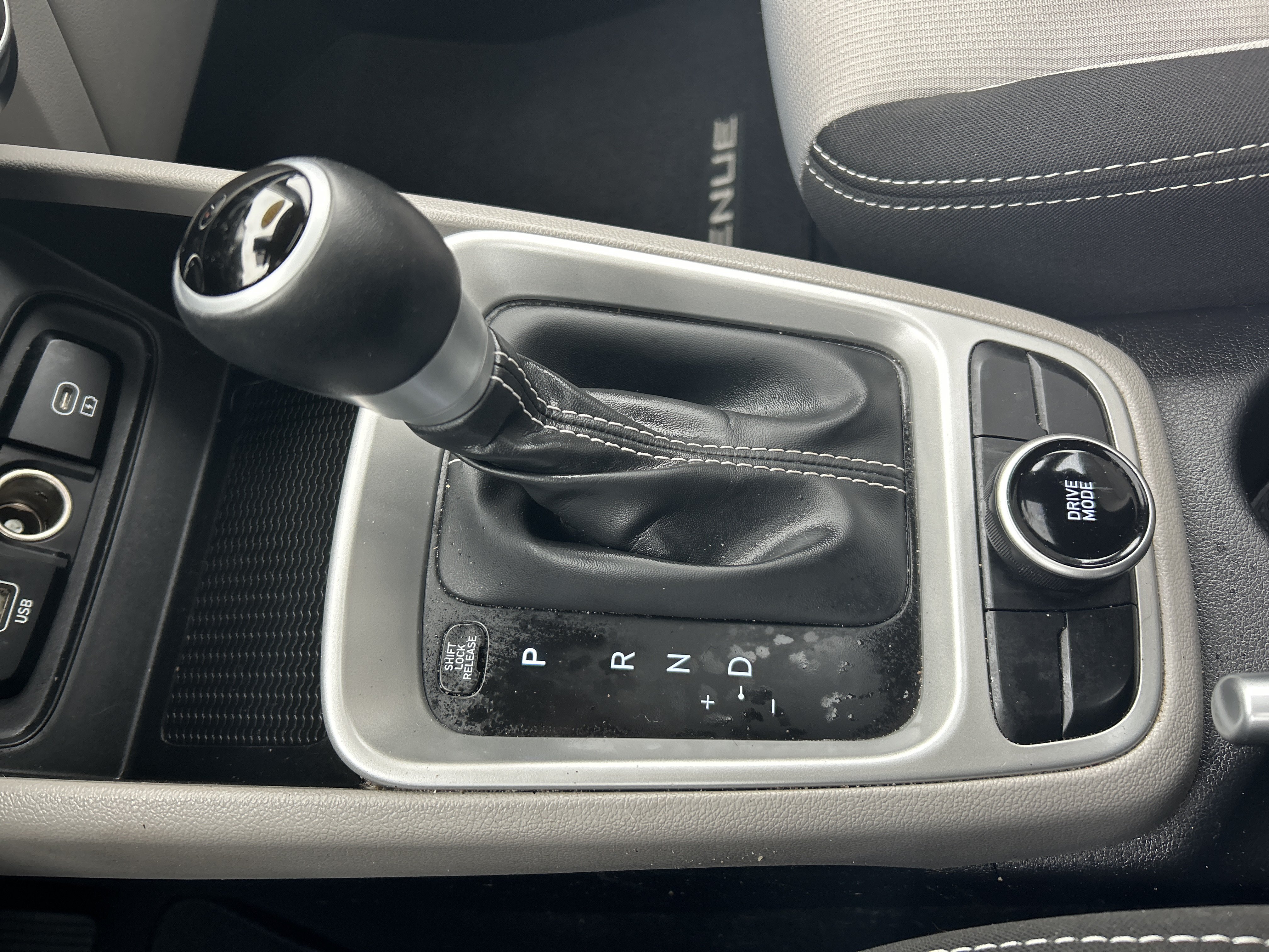 Used 2024 Hyundai Venue SEL FWD image 17
