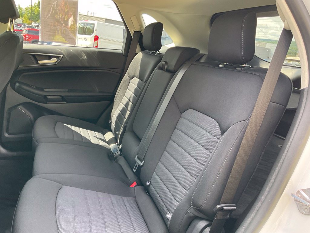 Certified 2024 Ford Edge SE w/ Black Appearance Package AWD/4WD image 17