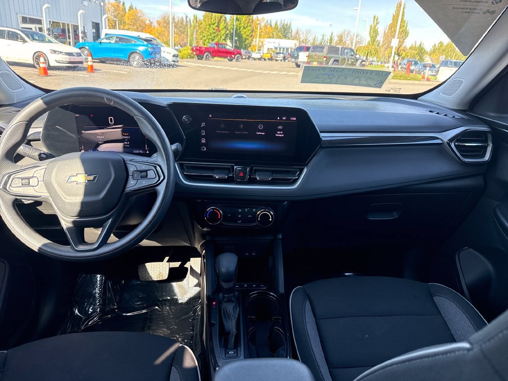 Used 2025 Chevrolet TrailBlazer LT AWD/4WD image 6
