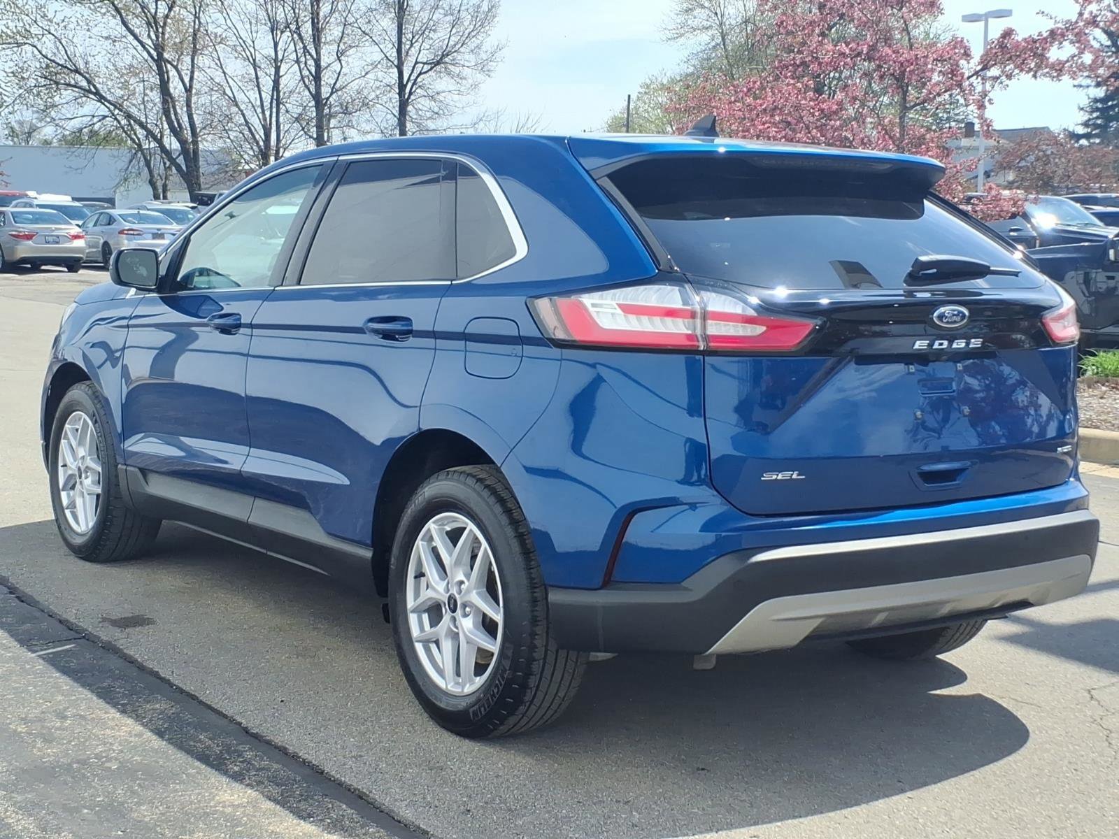 Certified 2023 Ford Edge SEL w/ Convenience Package AWD/4WD image 2