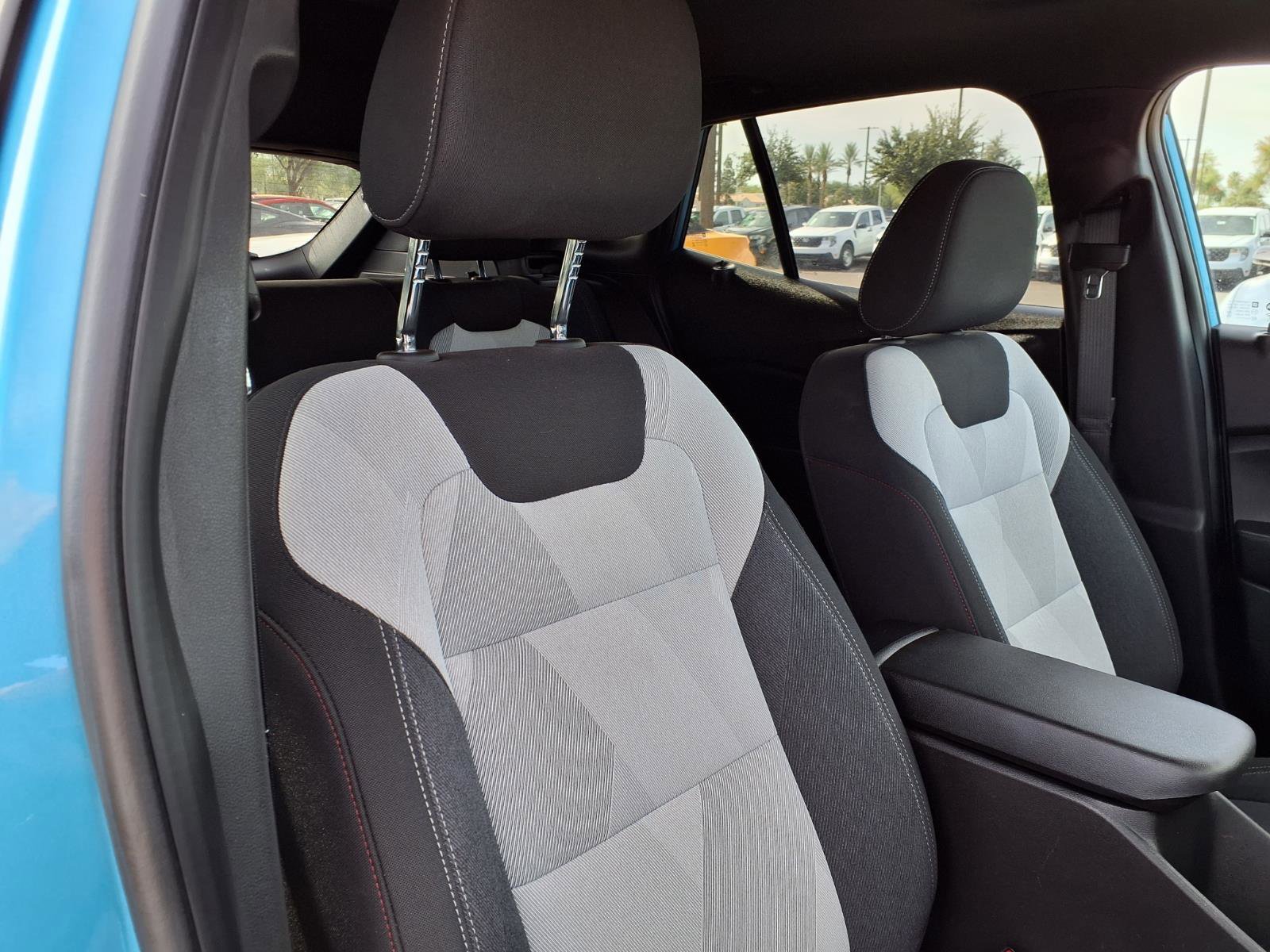 Used 2025 Chevrolet Trax RS w/ Sunroof Package FWD image 12