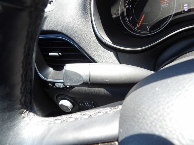Used 2021 Jeep Cherokee Latitude Plus AWD/4WD image 17