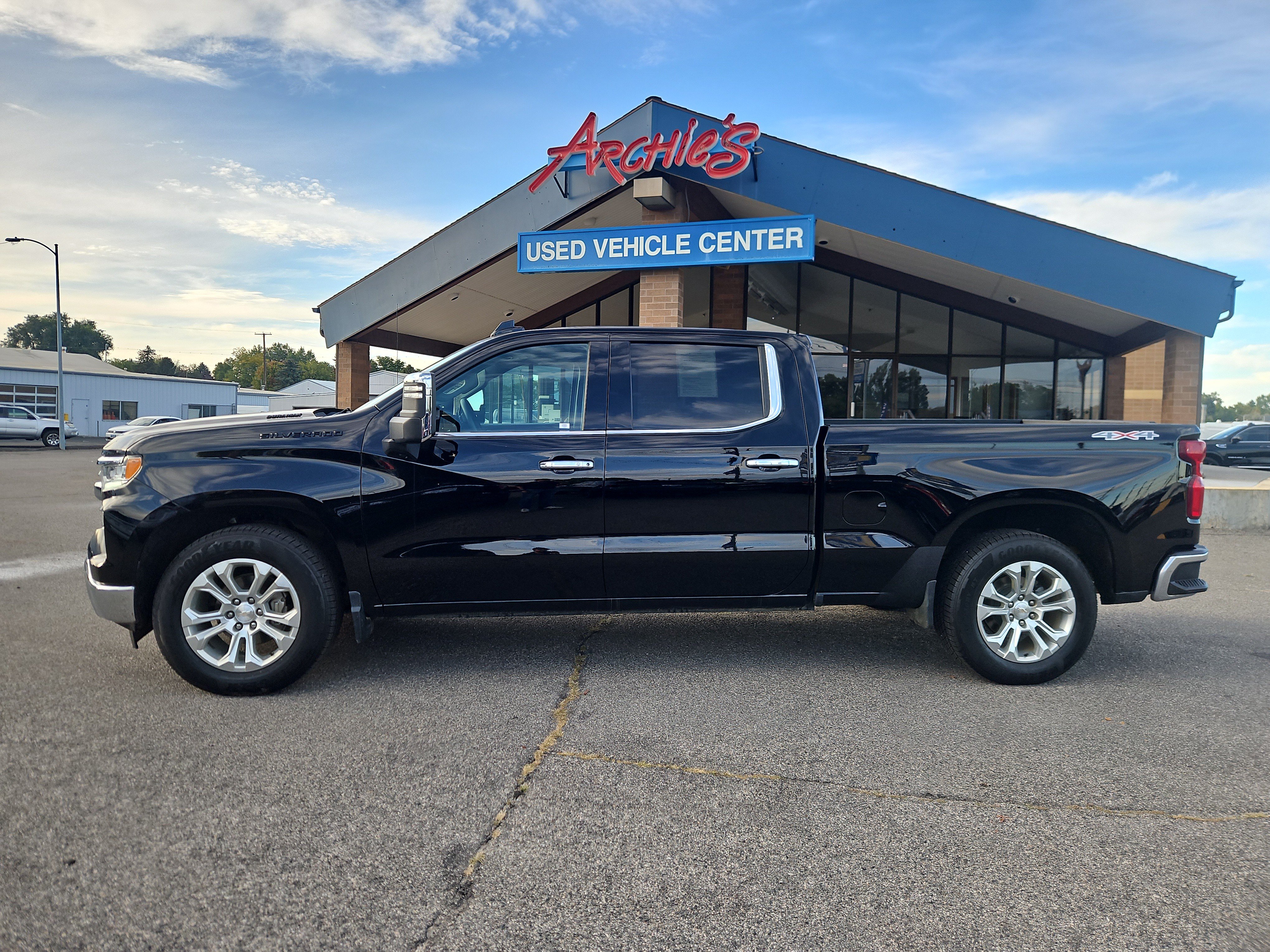 Used 2023 Chevrolet Silverado 1500 LTZ w/ Technology Package AWD/4WD image 2