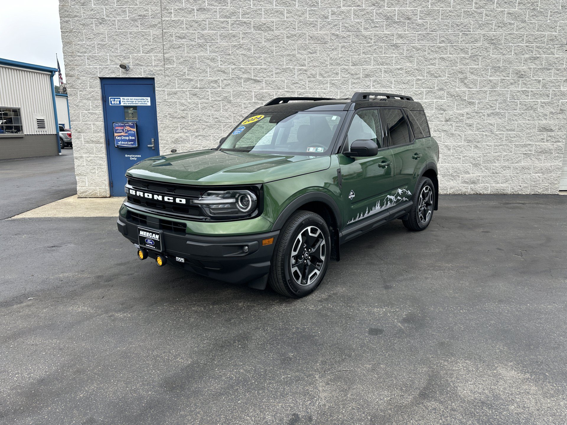 Certified 2024 Ford Bronco Sport Outer Banks AWD/4WD image 2