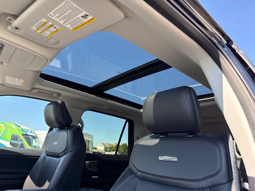 Certified 2025 Ford Expedition Platinum AWD/4WD image 15