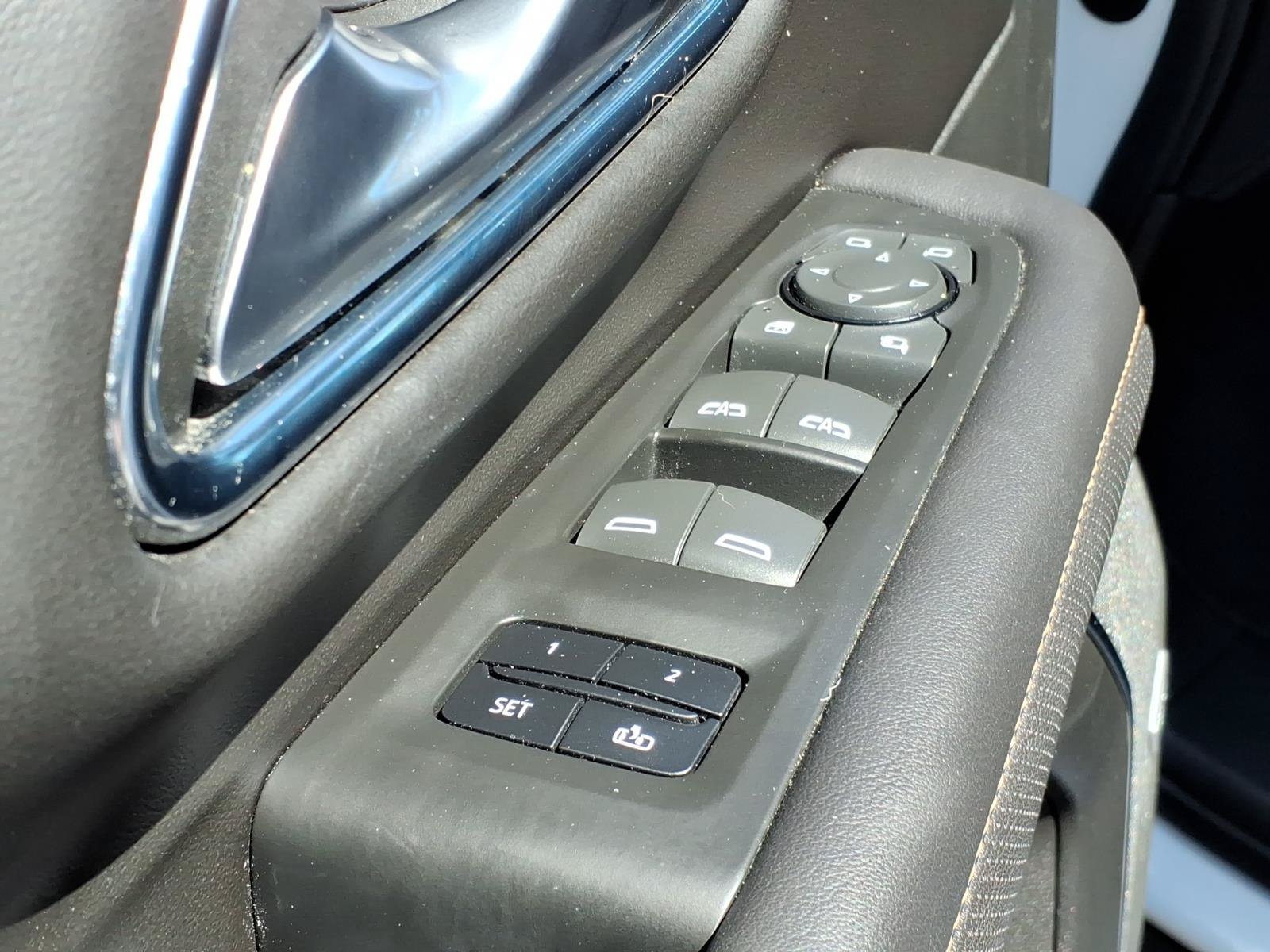 Used 2022 GMC Yukon XL AT4 AWD/4WD image 14