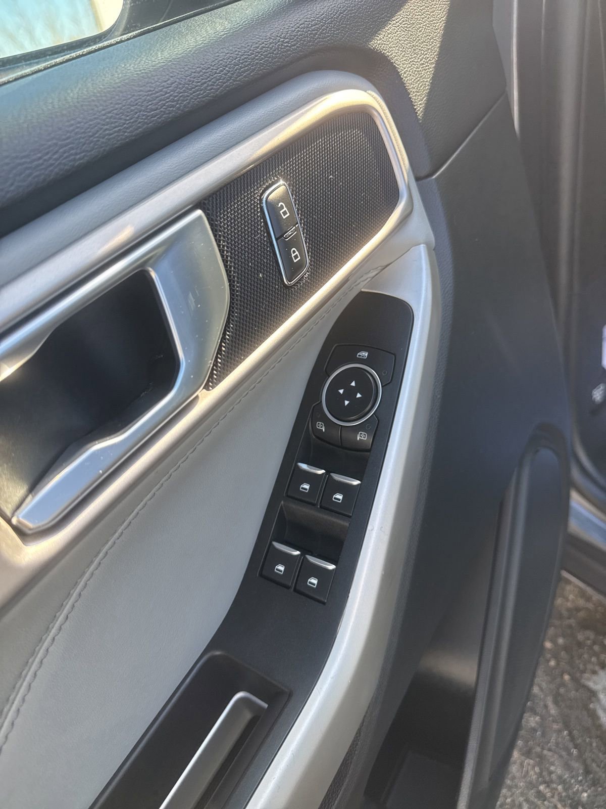 Certified 2022 Ford Explorer XLT w/ Equipment Group 202A image 16