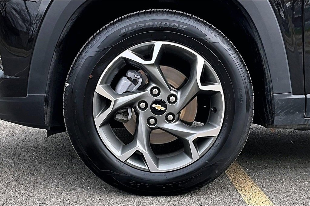 Used 2025 Chevrolet Trax LT image 9
