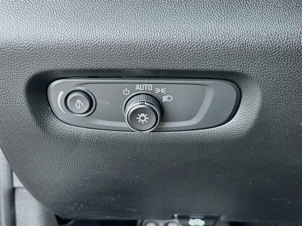Used 2023 Chevrolet Traverse LS w/ Safety Package FWD image 10