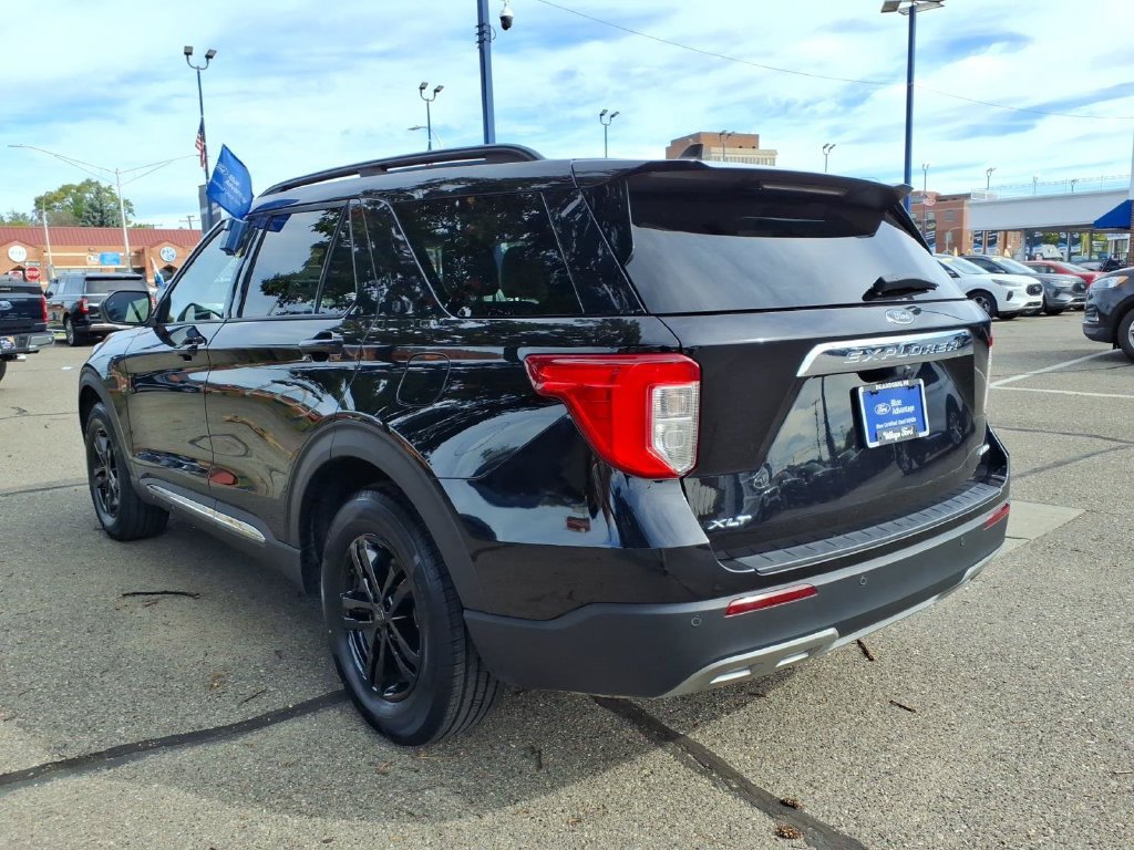 Certified 2023 Ford Explorer XLT w/ Equipment Group 202A AWD/4WD image 9
