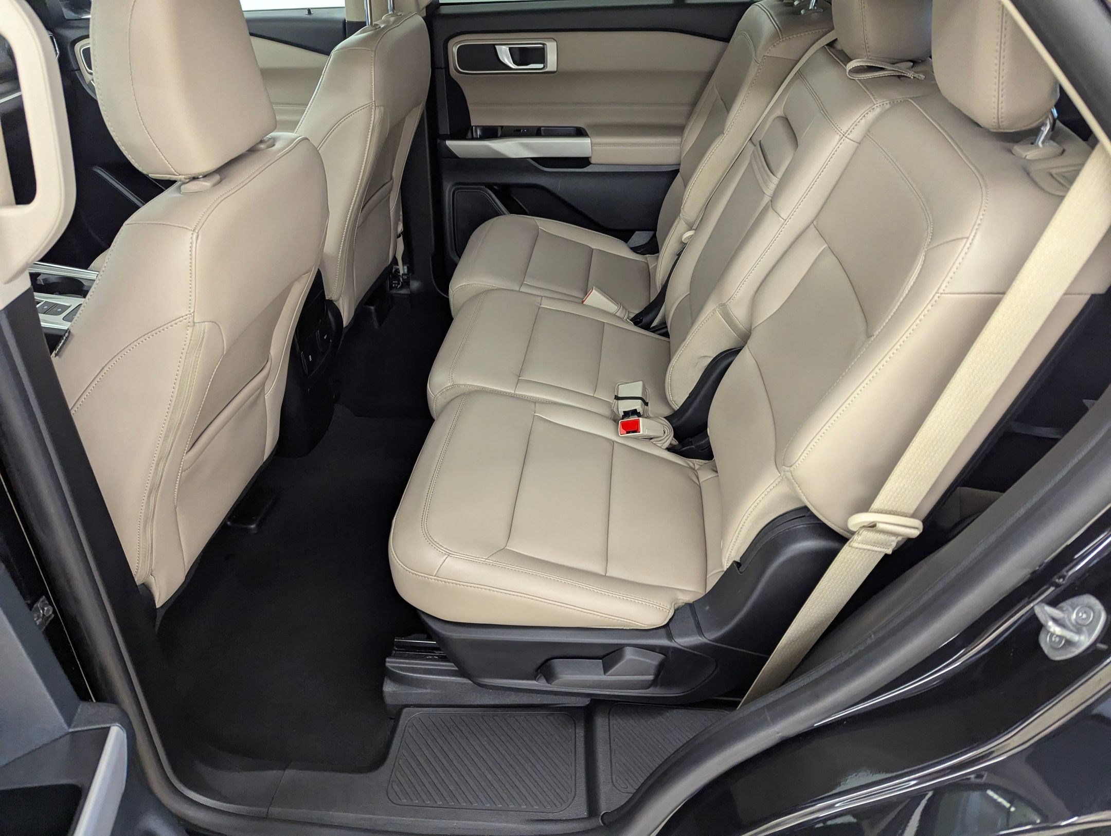 Certified 2024 Ford Explorer XLT w/ Equipment Group 202A image 14