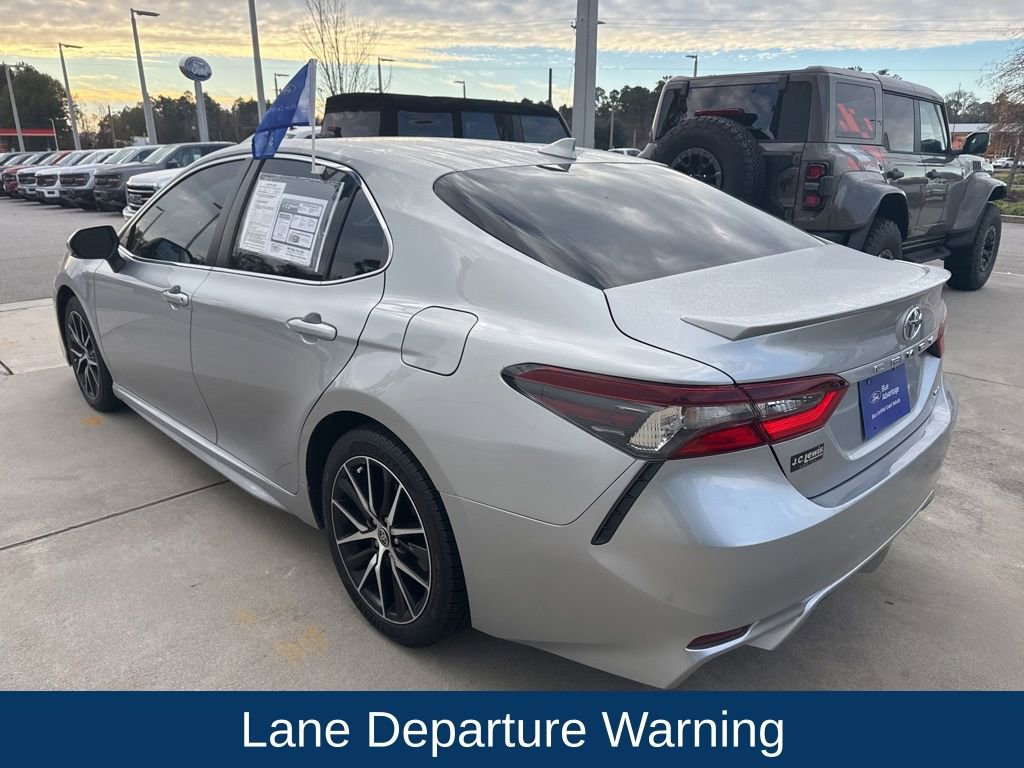 Used 2022 Toyota Camry SE image 4