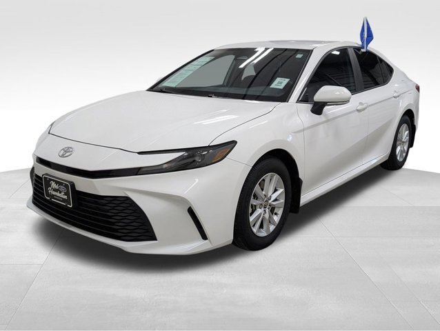 Used 2025 Toyota Camry LE image 5