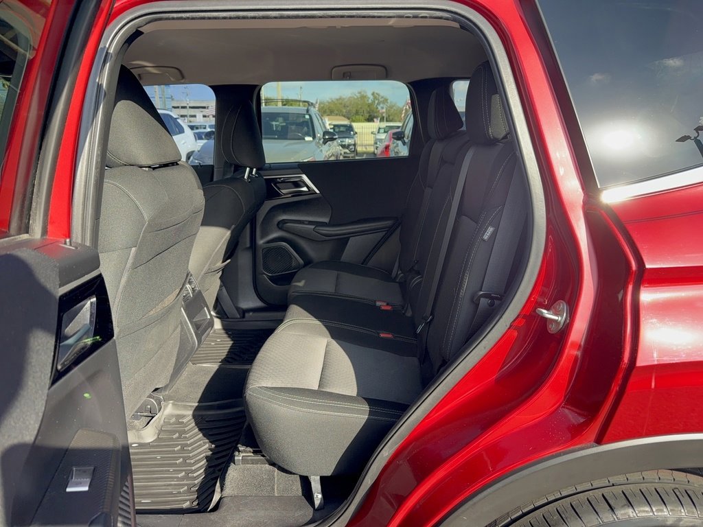 Used 2022 Mitsubishi Outlander ES image 12