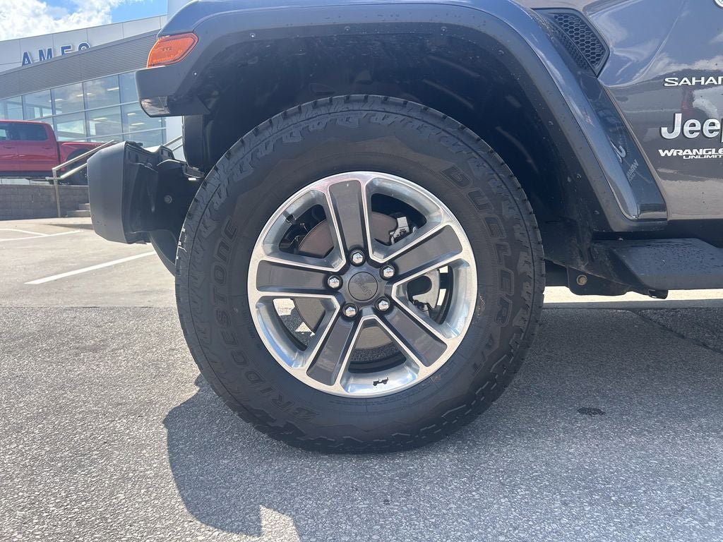 Used 2018 Jeep Wrangler Unlimited Sahara AWD/4WD image 36