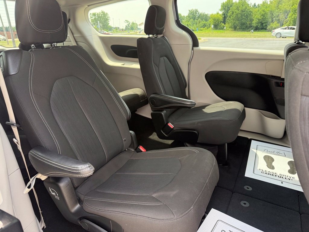 Used 2024 Chrysler Voyager LX FWD image 17