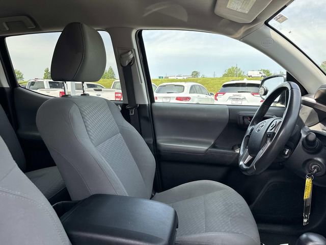 Used 2023 Toyota Tacoma SR5 w/ SR5 Appearance Package RWD image 10